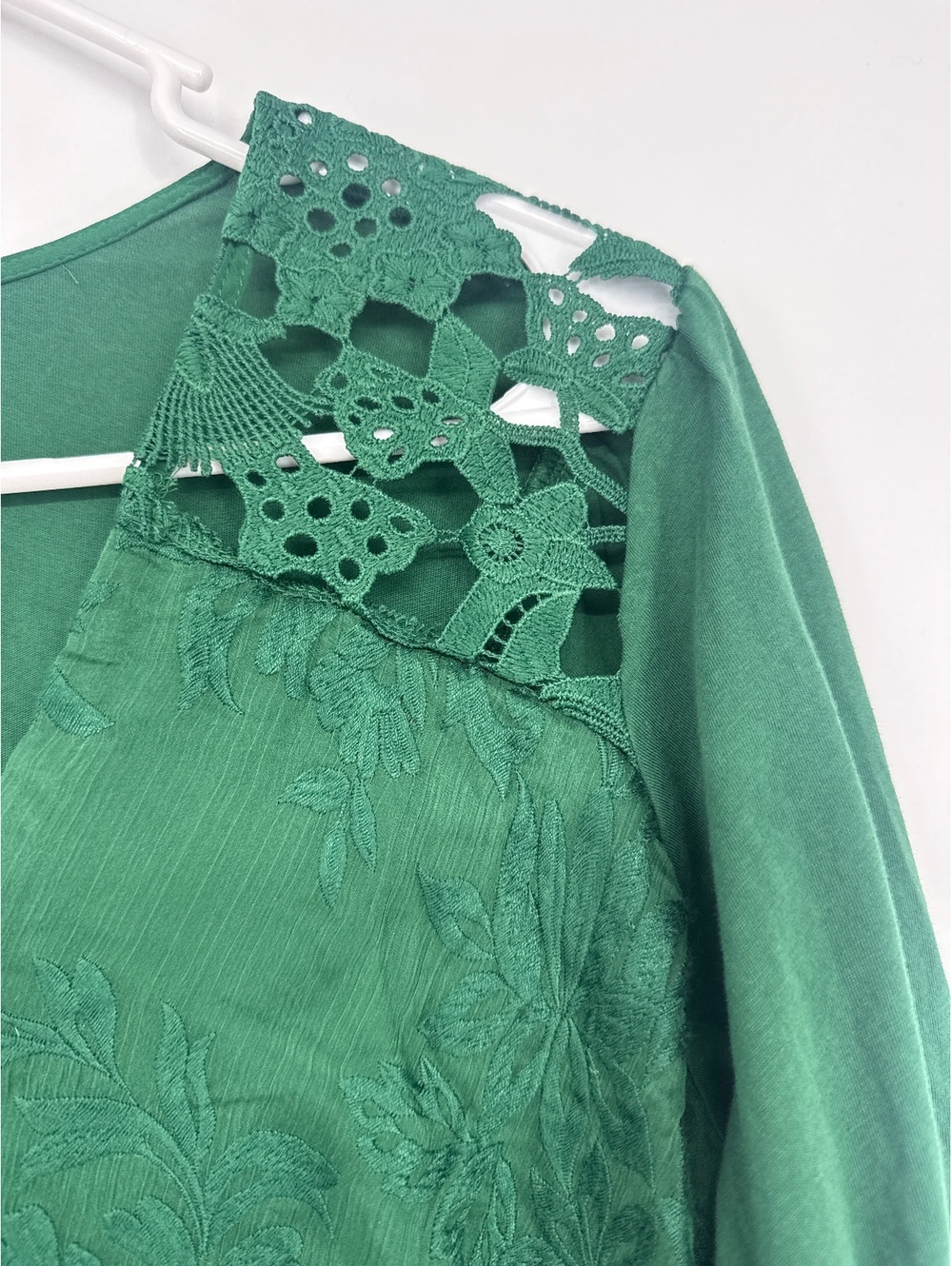 Anthropologie Tiny Green Embroidered V-Neck Blouse XS - Picture 5 of 6